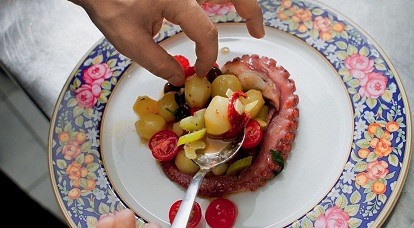 Salată caldă cu cartofi și caracatiță, rețetă pas cu pas cu fotografii - salate din bucătăria italiană