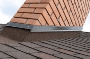 Joncțiunea acoperișului cu peretele este modul în care acesta este mai puțin vulnerabil