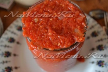 A téli recepthez paradicsomos és borsos leves ízesítésével egy fényképet