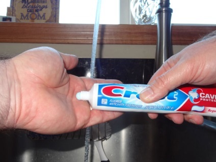 15 moduri de a folosi pasta de dinti, sfaturi de partajare