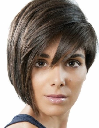 Асиметричен прическа за краткосрочен, средносрочен и дълга коса