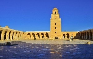 Marea moschee sau moschee se află în școală (kairouan, tunis) - disponibilă pentru Islam