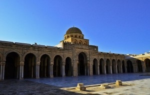 Marea moschee sau moschee se află în școală (kairouan, tunis) - disponibilă pentru Islam