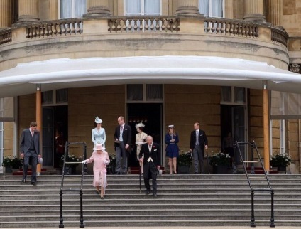 Membrii familiei regale din Marea Britanie au organizat o petrecere de grădină în Palatul Buckingham