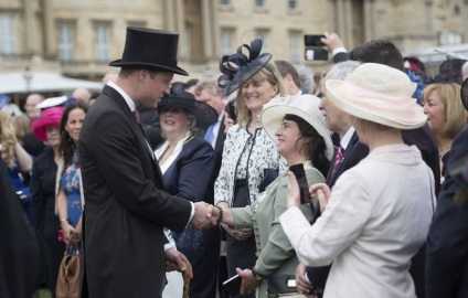 Membrii familiei regale din Marea Britanie au organizat o petrecere de grădină în Palatul Buckingham