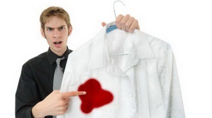 Ce va ajuta la spălarea petelor de sânge vechi și proaspete cu haine colorate și albe