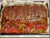 Home ljul kebab zöldségekkel és mártással, blog pite