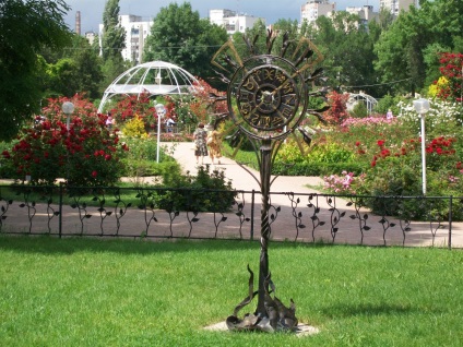 Atracții ale grădinii botanice din Simferopol, Crimeea, Crimeea, Crimeea, rezervare hotel