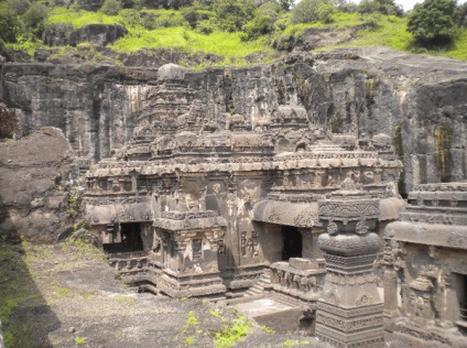 Az Ellora ősi temploma Indiában három vallás helyszíne