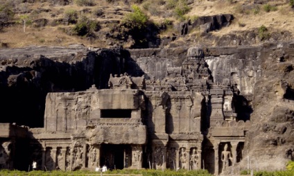 Az Ellora ősi temploma Indiában három vallás helyszíne