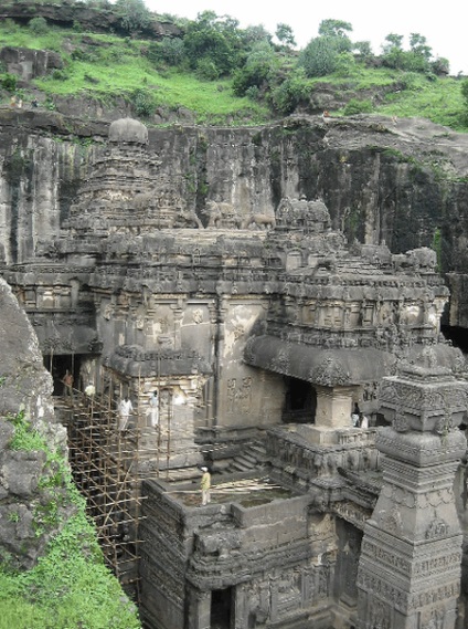 Az Ellora ősi temploma Indiában három vallás helyszíne