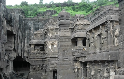 Az Ellora ősi temploma Indiában három vallás helyszíne