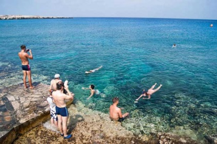 Laguna Albastră (Cipru); în patos și aya napa