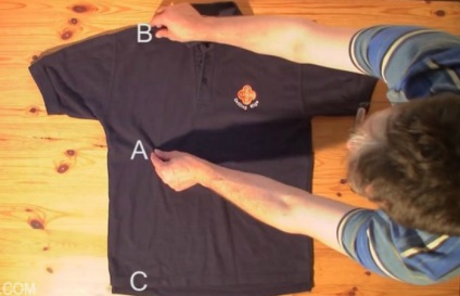 Cum să pliți cu ușurință orice tricou în doar 2 secunde