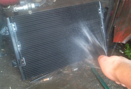 Hogyan és mit mossa ki az autó fűtés radiátor
