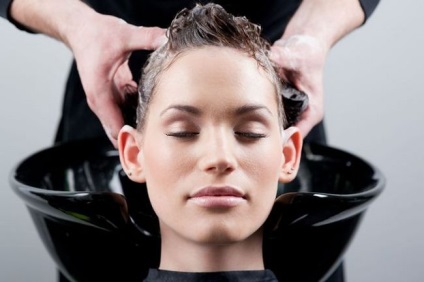 Cum să faci părul drept îndreptare a părului caracteristici în salon și acasă, ls
