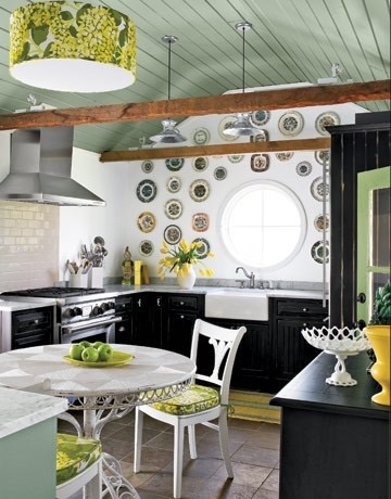 Cum de a crea un interior de bucătărie cu accente luminoase, de lux și de confort
