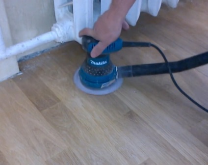 Как да се почисти и премахване на драскотини от подови настилки, за да се затвори и да се отървете от надраскване на пода, тъй като