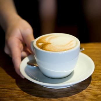 Cafea Latte la domiciliu se simte ca un barista