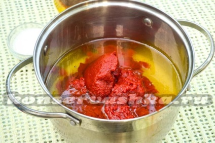 Conserve de dovlecel in sos de rosii pentru reteta de iarna cu fotografie