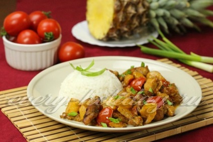 Csirkefilé kókusztejből, ananász, paradicsomból készült fotó recept