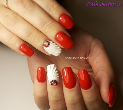 Manicura pe 8 martie fotografie