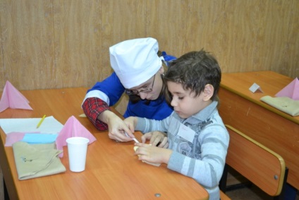 Master class pentru copiii din orfelinat - Colegiul Tehnologic Shuya