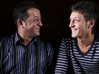 Mesut ozil (mesut - zil) este porecla lui Messi (într-unul din interviurile pe care le mărturisește că este așa