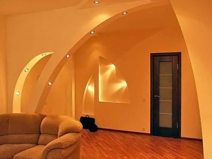 Интериорни арки, вместо на една врата - снимка на дървени и гипсови арки