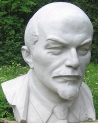Este necesar să demontați monumentele lui Lenin