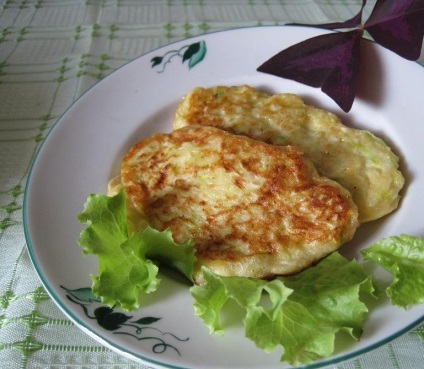 Clatite dintr-un dovlecel cu brânză o rețetă luxuriantă, brânză topită și verde, cum să gătești cu cârnați și carne tocată