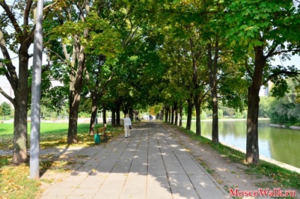 Parc de prietenie în apropiere de stația de metrou - plimbări la Moscova, parcuri