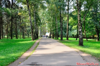 Parc de prietenie în apropiere de stația de metrou - plimbări la Moscova, parcuri