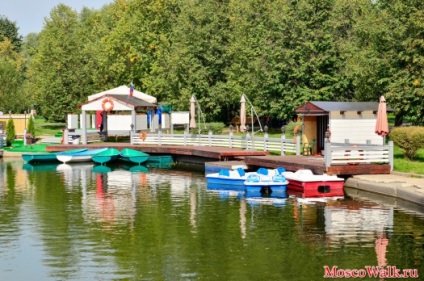 Parc de prietenie în apropiere de stația de metrou - plimbări la Moscova, parcuri