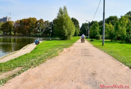 Park a barátság közelében a metró folyó állomás - sétál Moszkvában, parkok