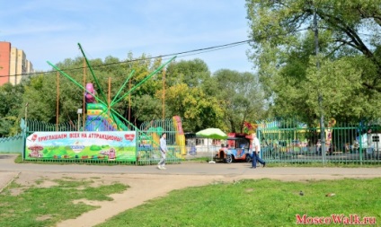 Park a barátság közelében a metró folyó állomás - sétál Moszkvában, parkok