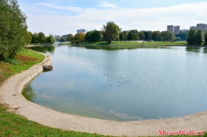 Park a barátság közelében a metró folyó állomás - sétál Moszkvában, parkok