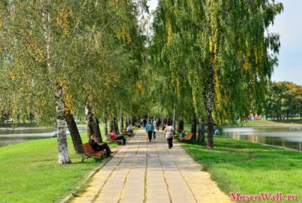 Park a barátság közelében a metró folyó állomás - sétál Moszkvában, parkok