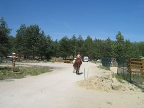 Parcul de recreere - un basm al lacului - pe lacurile albastre Donbass