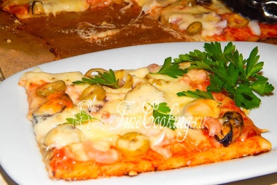 Pizza tenger gyümölcseivel - recept egy fotóval