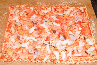 Pizza cu fructe de mare - o rețetă cu o fotografie