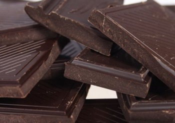 Adevărul și miturile despre influența ciocolatei amare asupra sănătății umane