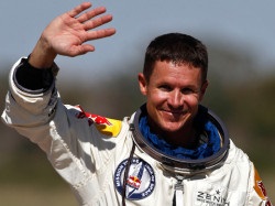 Salt de un Felix Baumgartner din Stratosphere