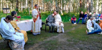Bubul care a izbucnit în Krasnoyarsk a fost interzis în slujba preotului și a diaconului