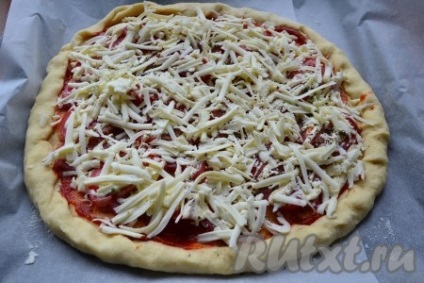 Recept pizzához paradicsommal, kolbásszal és sajttal a sütőben - recept egy fotóval