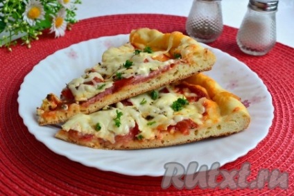 Recept pizzához paradicsommal, kolbásszal és sajttal a sütőben - recept egy fotóval