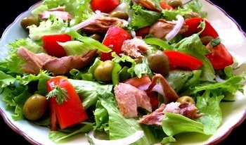 Saláták sietve, a saláta receptek egyszerűek és finomak egy fényképhez
