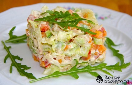 Salata cu bete de crab si avocado