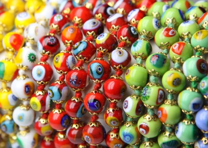 Cu ce ​​să purtați ornamente din sticlă de Murano