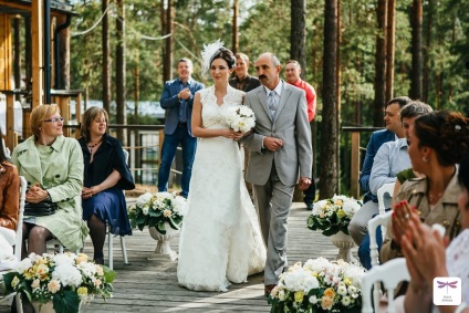 Povestea pe malul lacului - Julia Stryk, organizarea de evenimente de nunta